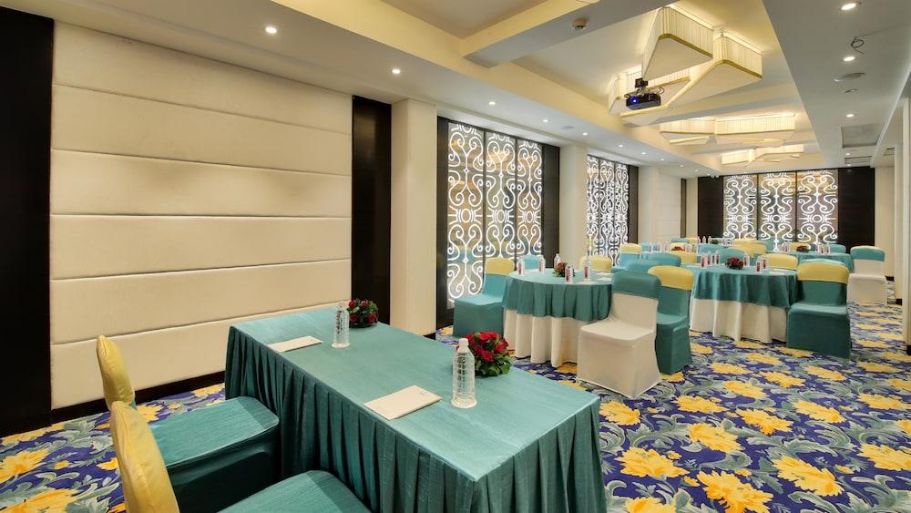 Golden Tulip Essential Jaipur Hotell Eksteriør bilde