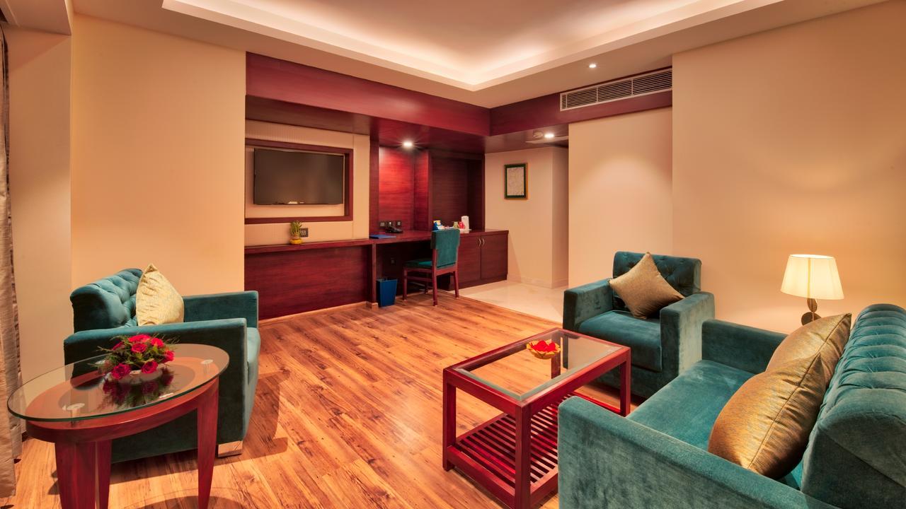 Golden Tulip Essential Jaipur Hotell Eksteriør bilde