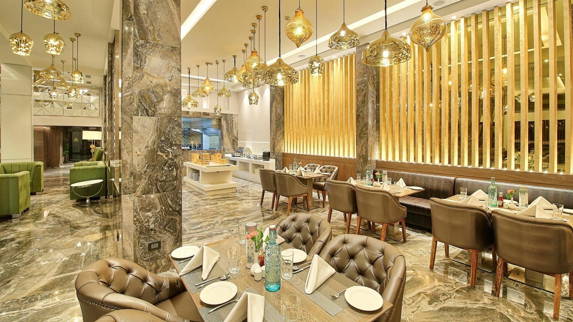 Golden Tulip Essential Jaipur Hotell Eksteriør bilde