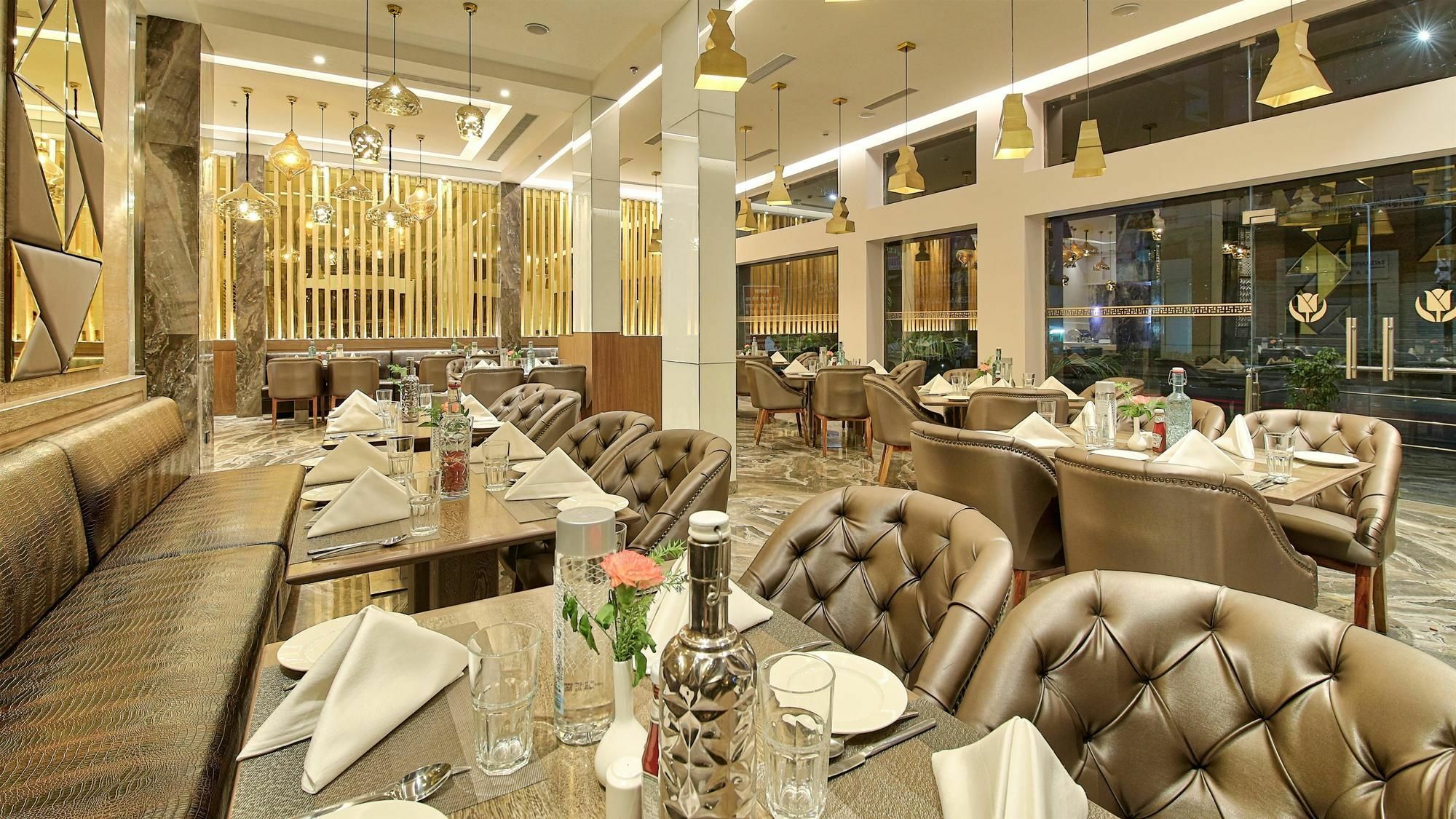 Golden Tulip Essential Jaipur Hotell Eksteriør bilde